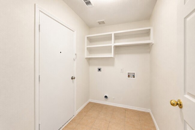 Building Photo - 10057 Wyndbrook Dr