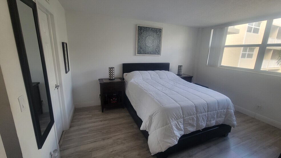 Building Photo - 2929 S Ocean Blvd