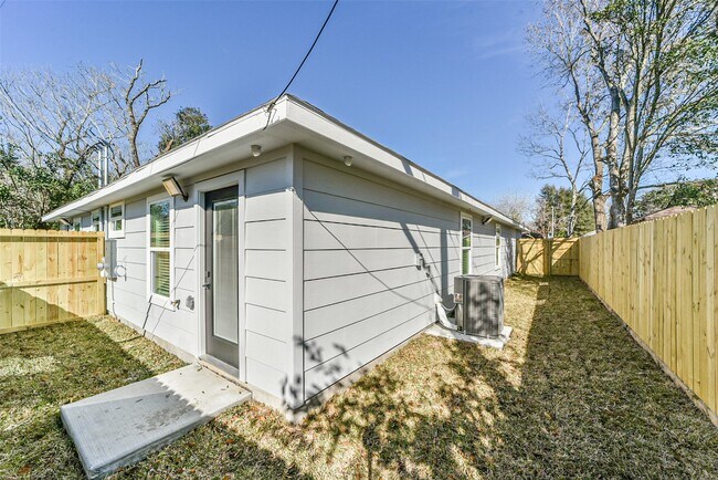 Building Photo - 5714 Beldart