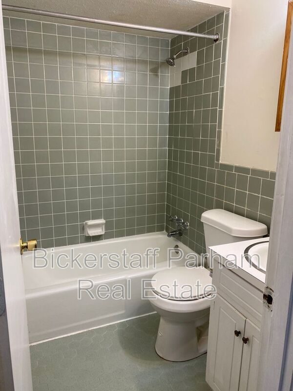 Building Photo - 935 Pembrook Dr