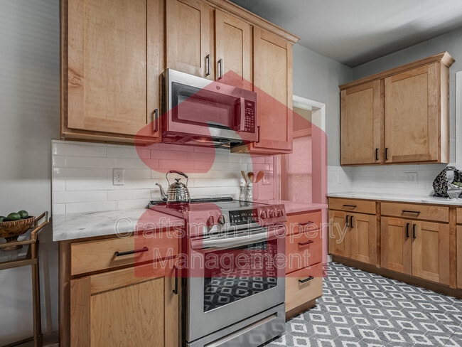 Building Photo - 1501 Gladstone Terrace