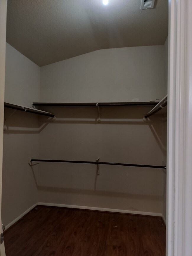 Building Photo - 6027 Schaumburg Dr