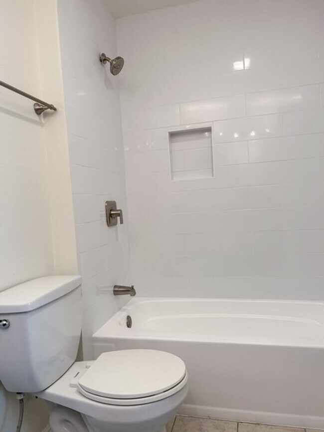 Building Photo - 3 Bedroom + 2.5 Bathroom Condo | Ralston Village Community | Ventura | Unfurnished