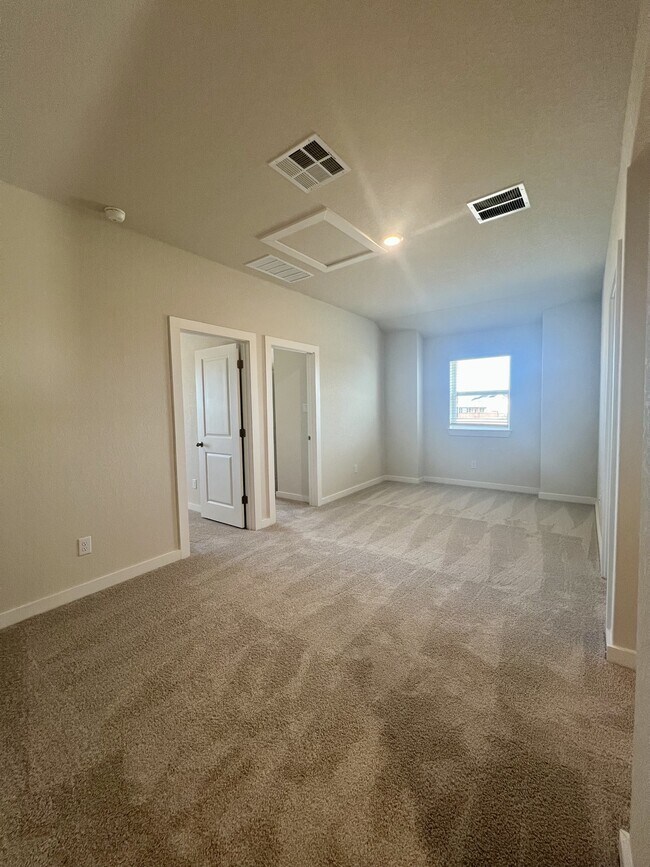 Building Photo - 14438 Inspiration Pt