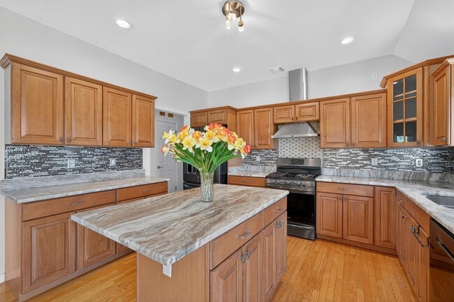 Building Photo - 5 Bridle Ct