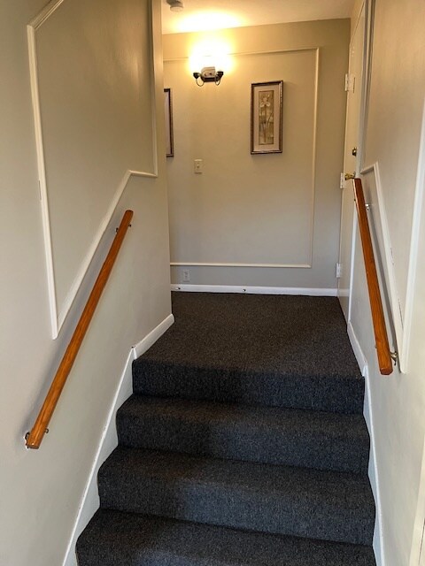 Front hall - 24 Joseph Dr