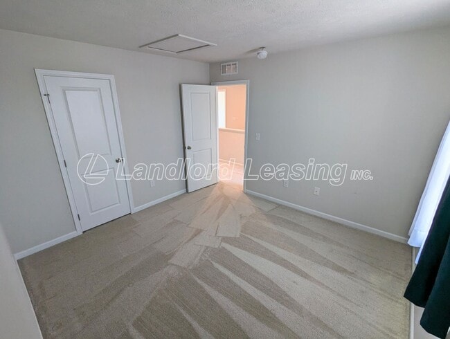 Building Photo - Martin's Run Colonial in Amherst School Di...
