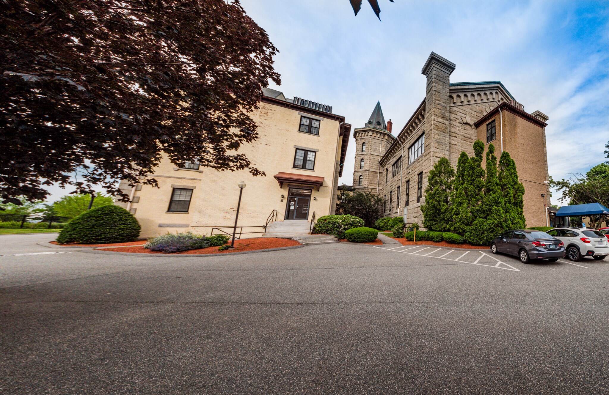 Building Photo - 195 Thorndike St