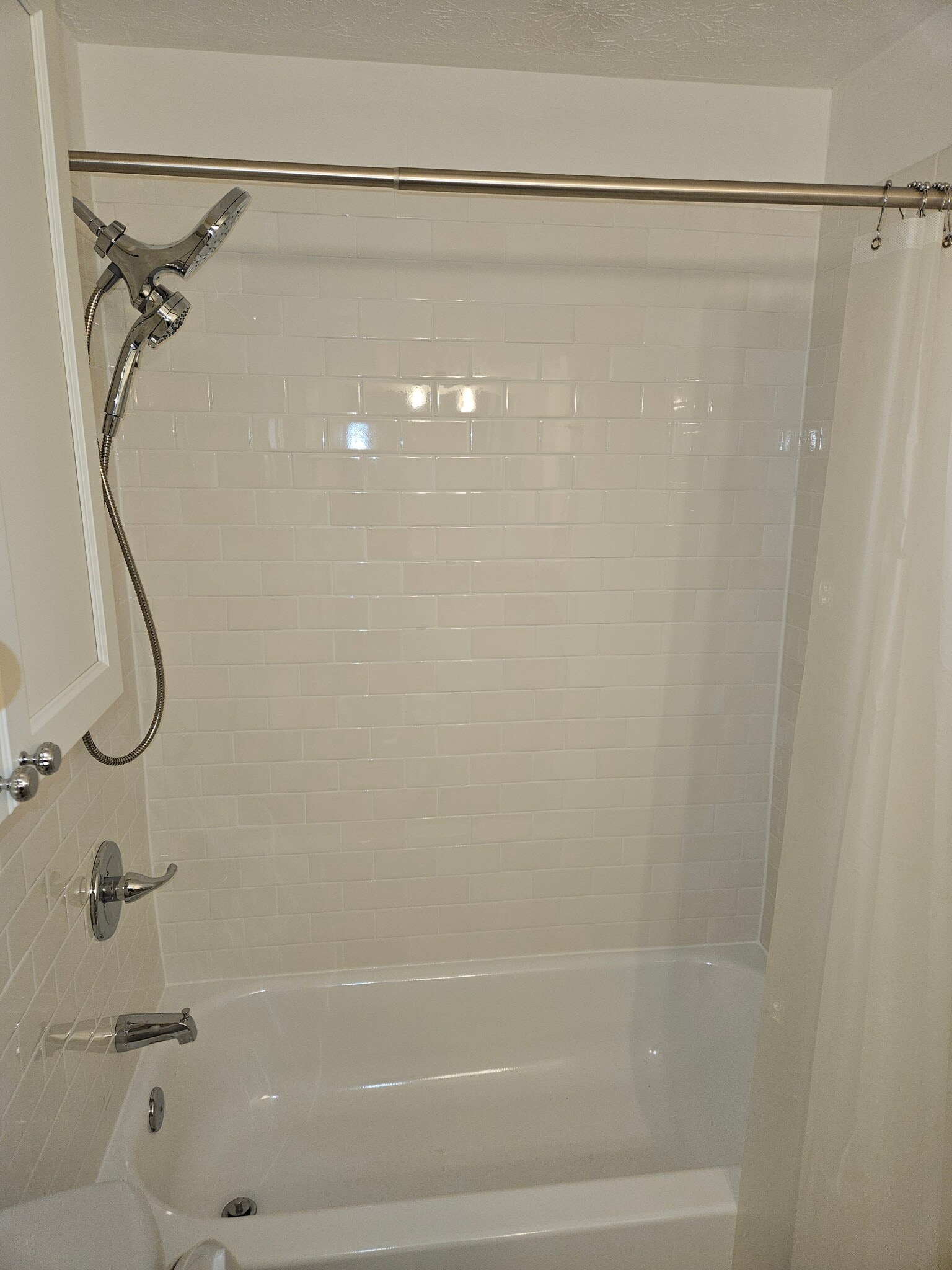 Tub - 7675 Pomeranian Dr