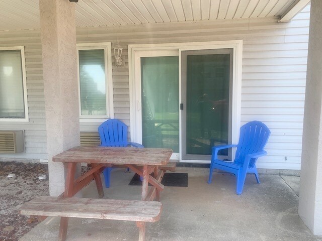 Building Photo - 301 Lullwater Dr