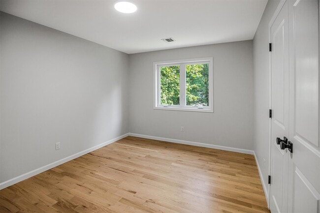 Building Photo - 250 Blauvelt Rd