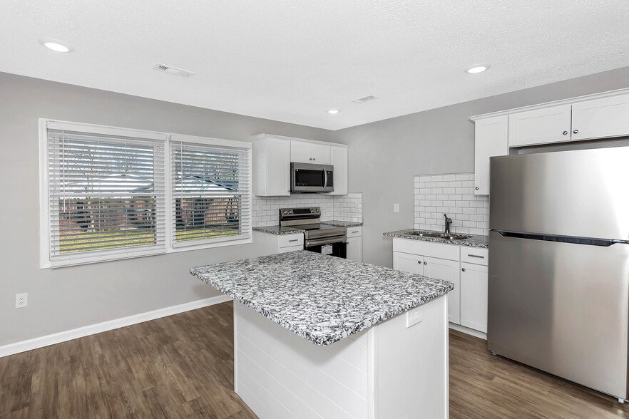 Building Photo - 3903 Telstar Cir SW