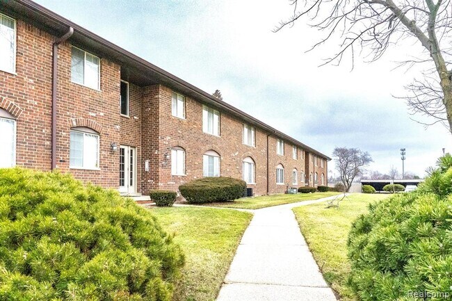 Building Photo - 19639 W 12 Mile Rd