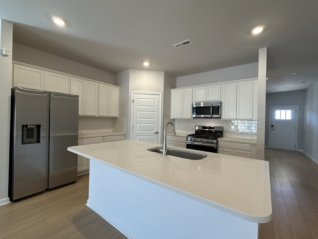 Building Photo - 280 Shangrila Wy