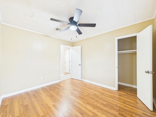 Building Photo - NEW ON MARKET  BREAUX BRIDGE!