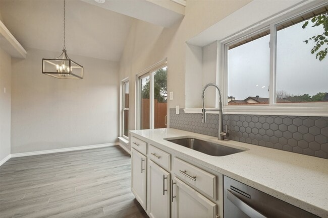 Building Photo - 945 Ramblewood Dr