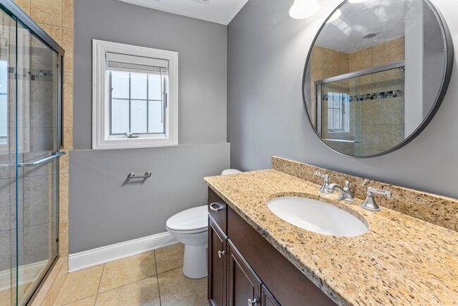 Building Photo - 9743 Oak Park Ave