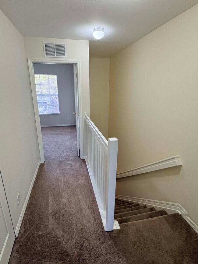 Building Photo - 2/2.5 Townhome in Fort Myers for Rent