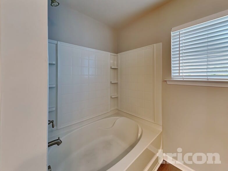 Building Photo - 4416 Lyman Ave