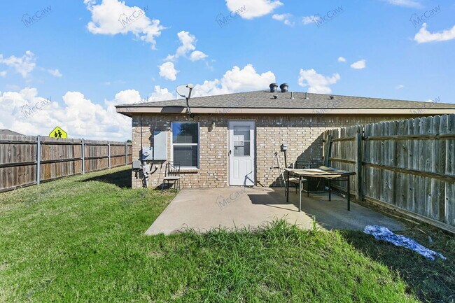 Building Photo - 10275 Aurora Dr