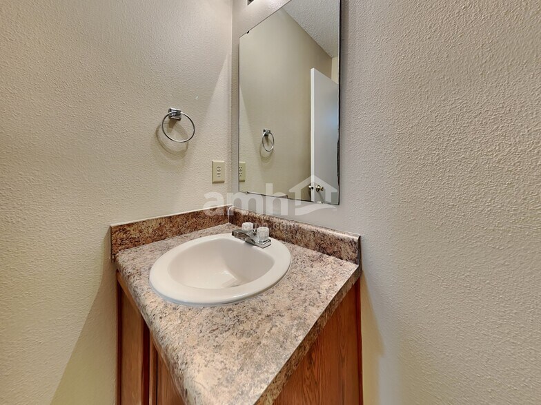 Building Photo - 12338 Teacup Way