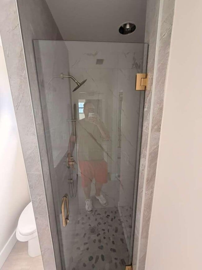 Building Photo - 5866 SE Mitzi Ln