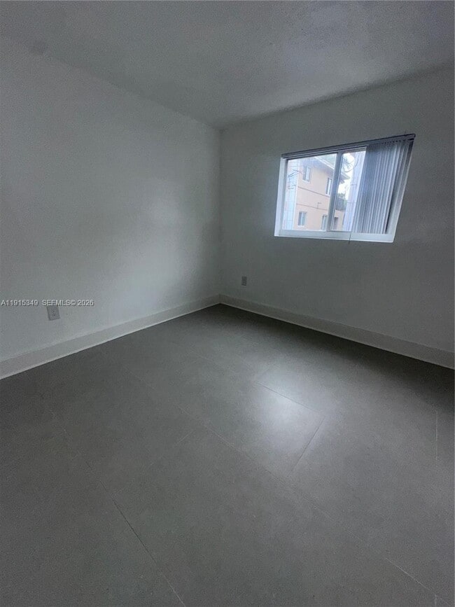 Building Photo - 500 NW 24th Ave