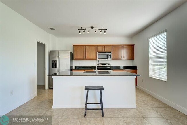 Building Photo - 1566 Lexington Square SW
