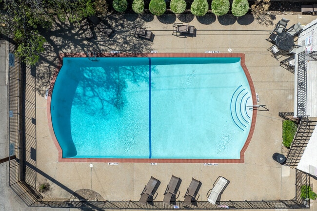 Sparkling Pools - Amherst Oaks