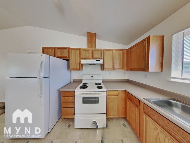 Building Photo - 2172 Rockin Robin Dr