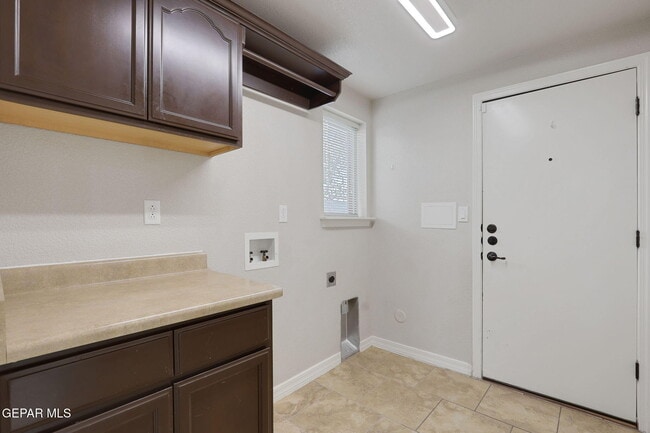 Building Photo - 363 Duskwood St