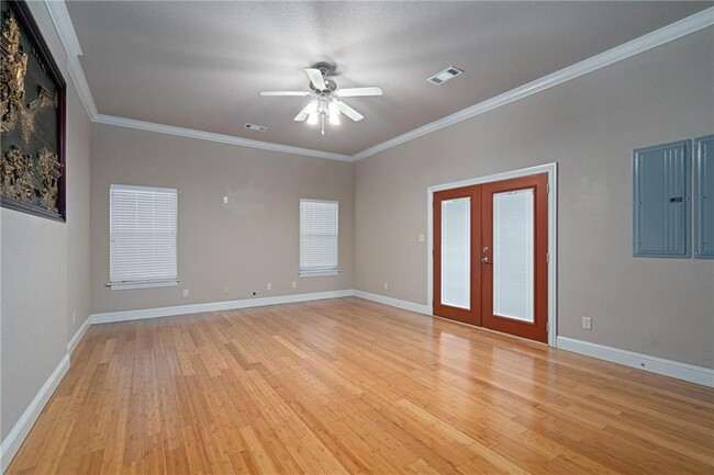 Building Photo - 6500 Riley Park Dr