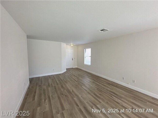 Building Photo - CHARMING SINGLE-STORY HOME IN A QUIET CUL-...