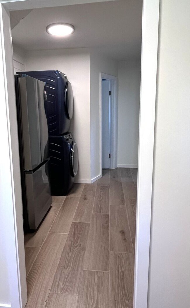 Building Photo - Fully Furnished- 2 bedroom/ 2 bathroom in Seacliff neighborhood walking distance to the beach