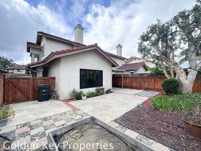 Building Photo - Move-in ready townhome in desirable Summerhill community in Encinitas!