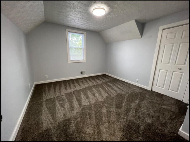 Building Photo - 304 N Linwood Ave