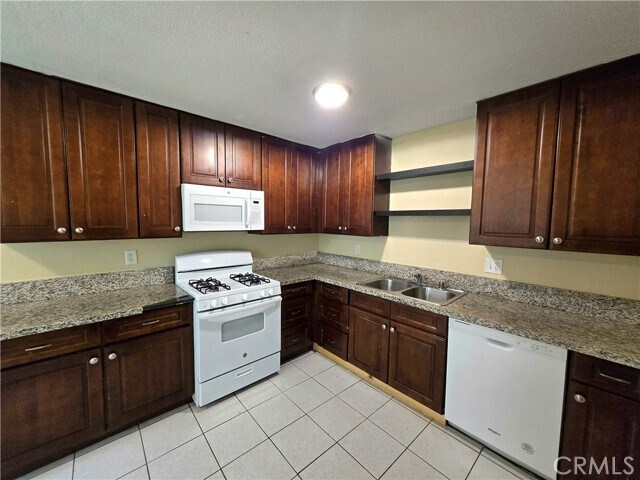 Building Photo - 308 N Camellia Ave