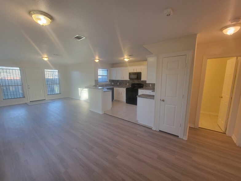 Building Photo - 3813 Lydia St