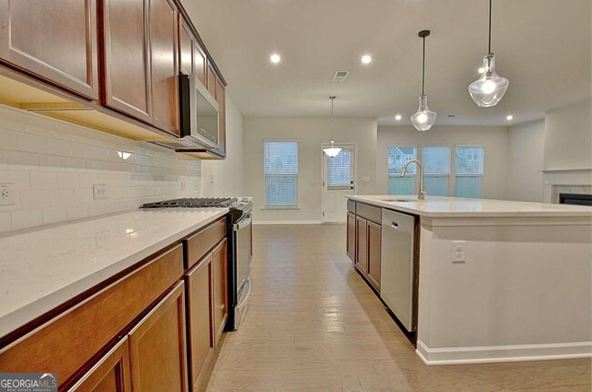 Building Photo - 504 Albertson Ave
