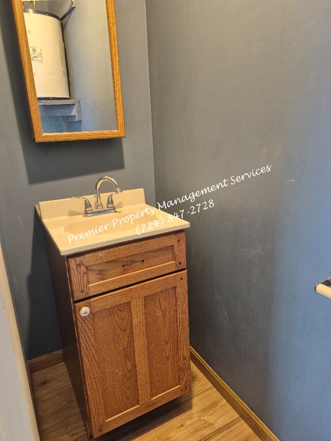 Building Photo - 451 Maplewood Ave