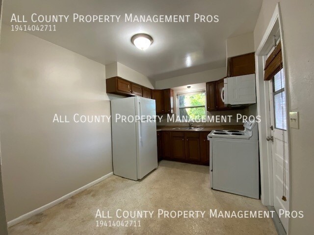 Building Photo - 5820 Murdock Ave