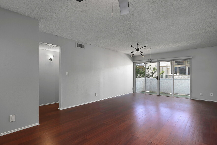 Living Room - 20134 Leadwell St