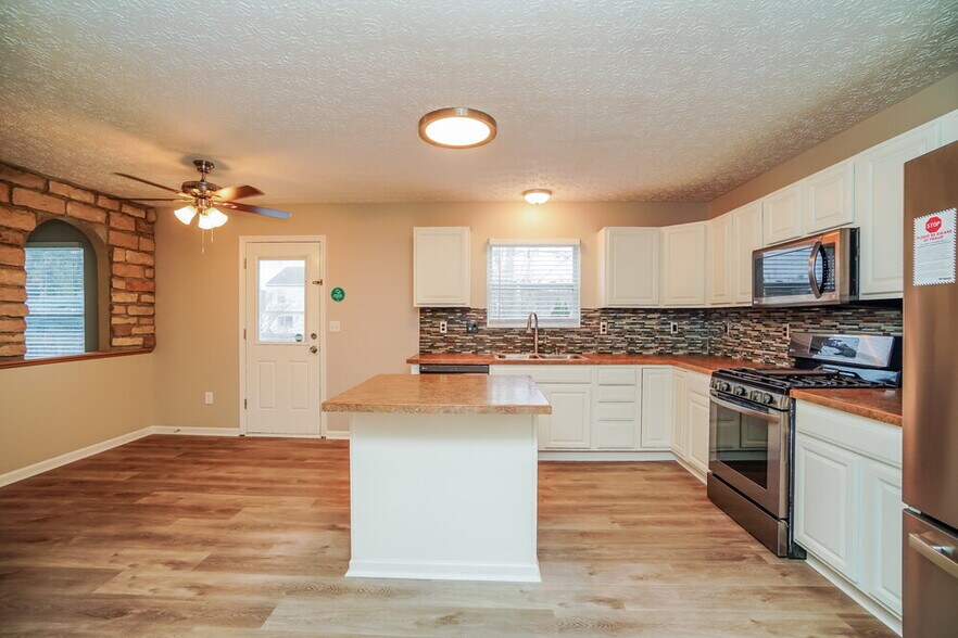 Building Photo - 224 Sonoma Dr