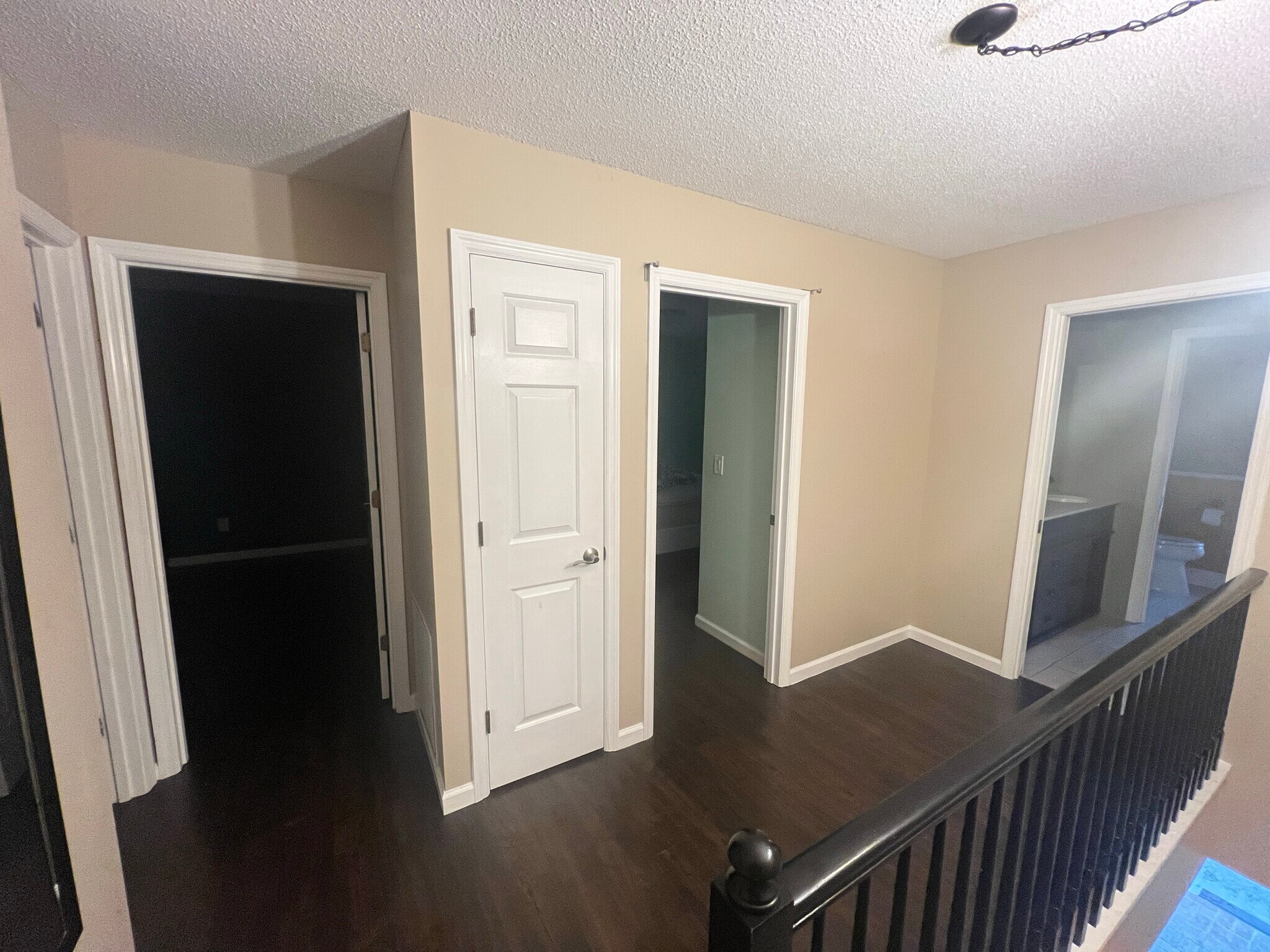 Upper floor - 605 Redstone Dr
