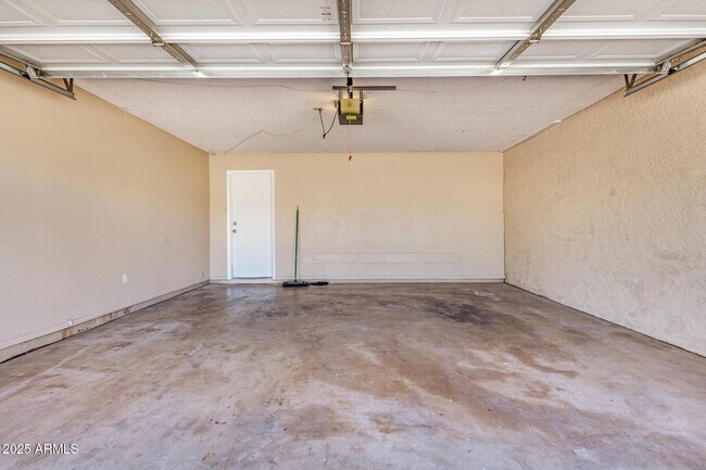 Building Photo - 13039 N 70th St