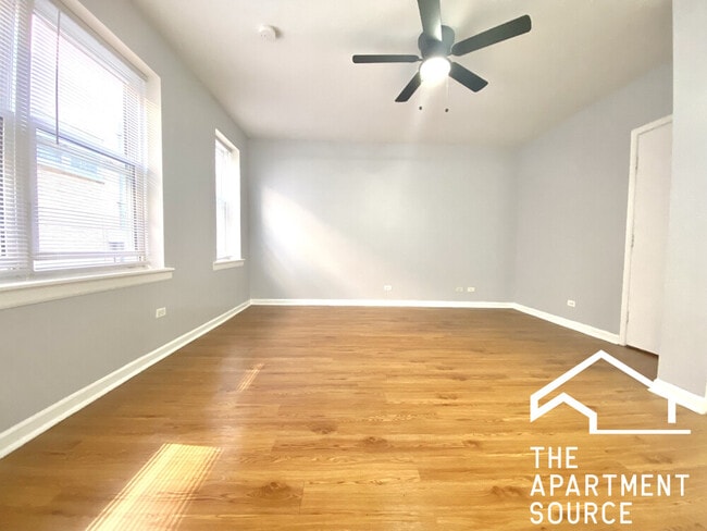 Building Photo - 4241 N Kenmore Ave