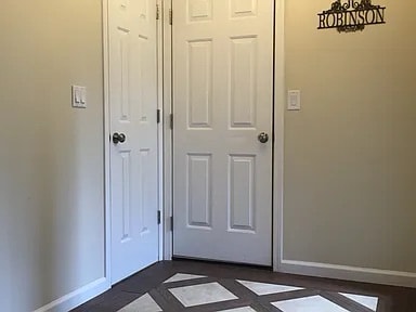 Building Photo - 770 Lovers Leap Rd