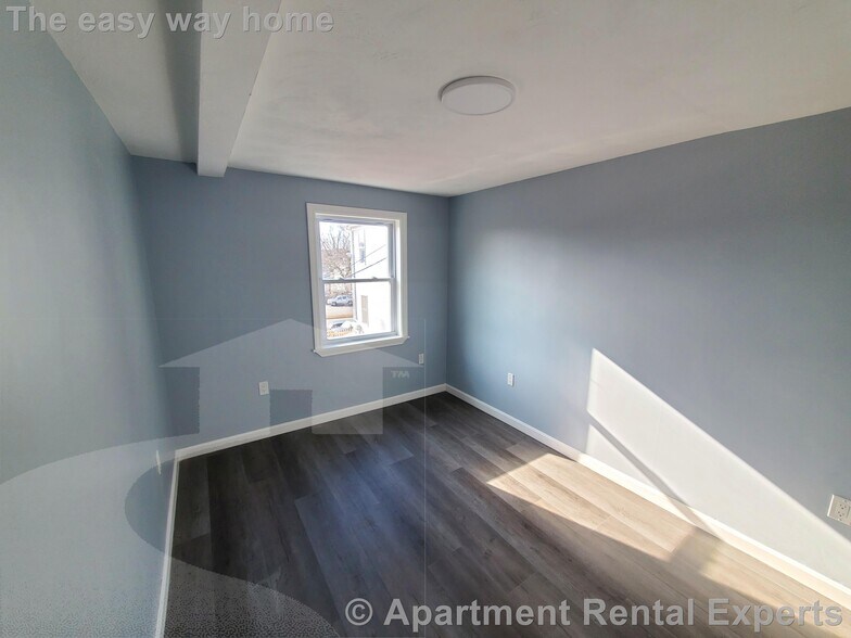 Building Photo - 289 Fellsway W