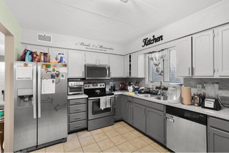 Building Photo - 11045 Theresa Cir