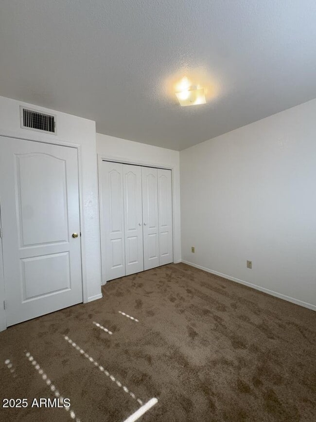 Building Photo - 4865 E Kensington St